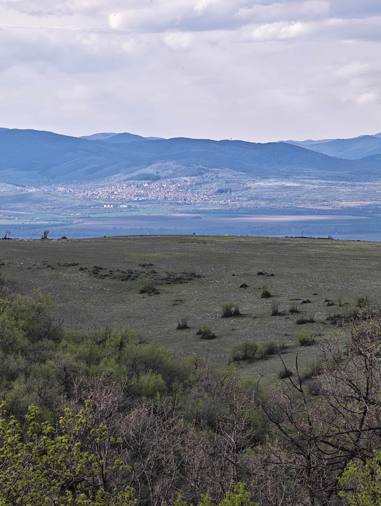 Панорама на с. Паталеница, гледана от височината на светилището